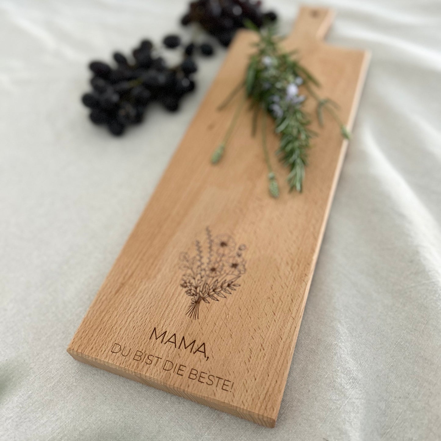 Graviertes Schneidebrett „Mama, du bist die Beste!“ – Muttertagsgeschenk aus Holz