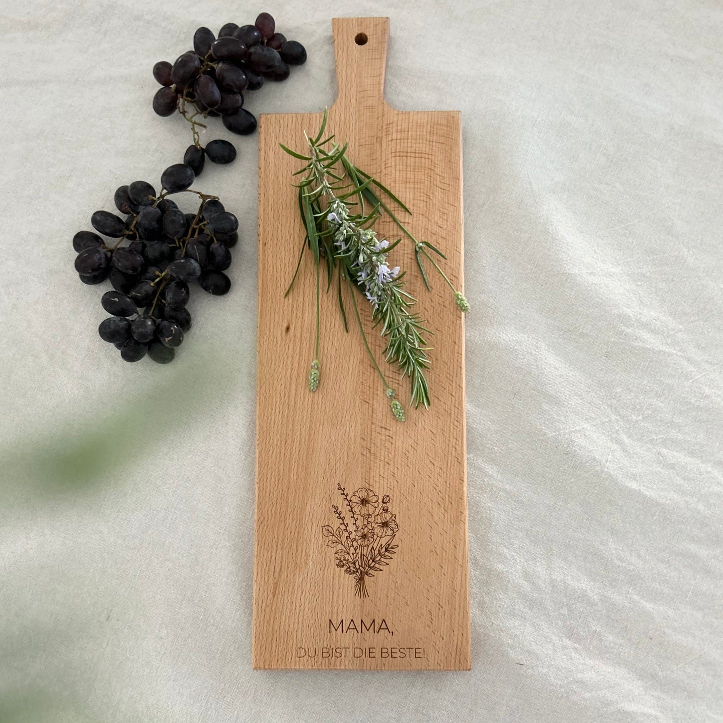 Graviertes Schneidebrett „Mama, du bist die Beste!“ – Muttertagsgeschenk aus Holz