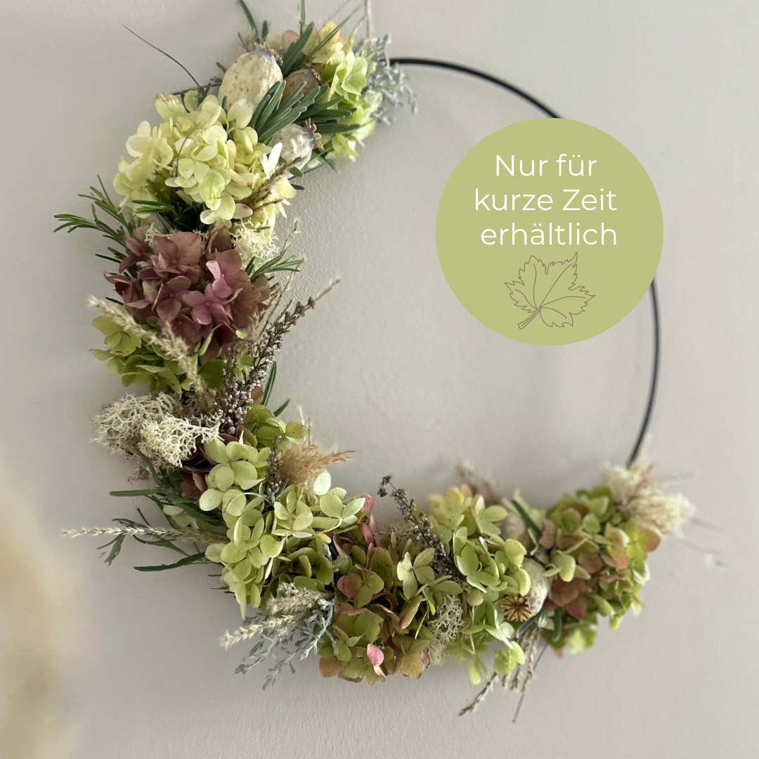 Herbstkranz auf goldenem oder schwarzem Metallring – handgebunden & naturbelassen