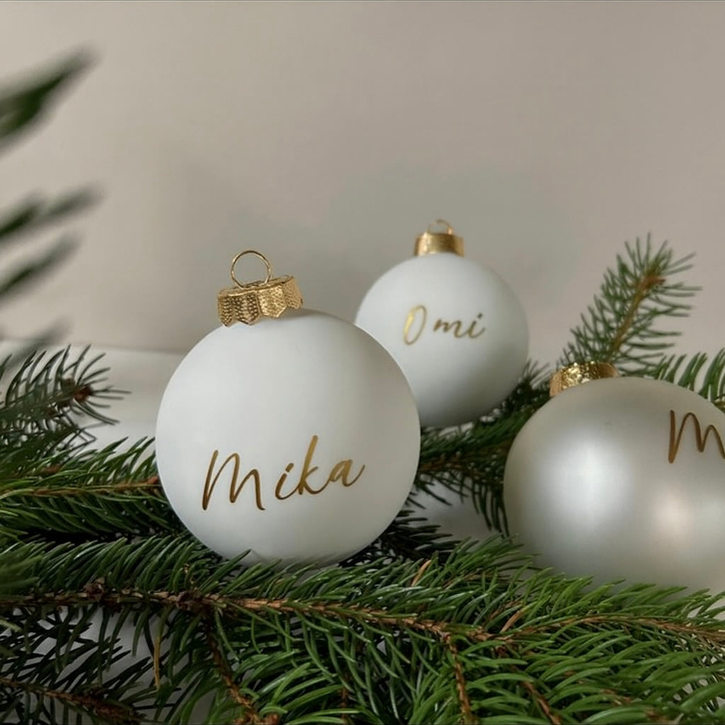 Personalisierte Weihnachtskugeln mit Namen – goldene Schrift, matt oder glänzend, mit oder ohne Geschenkverpackung