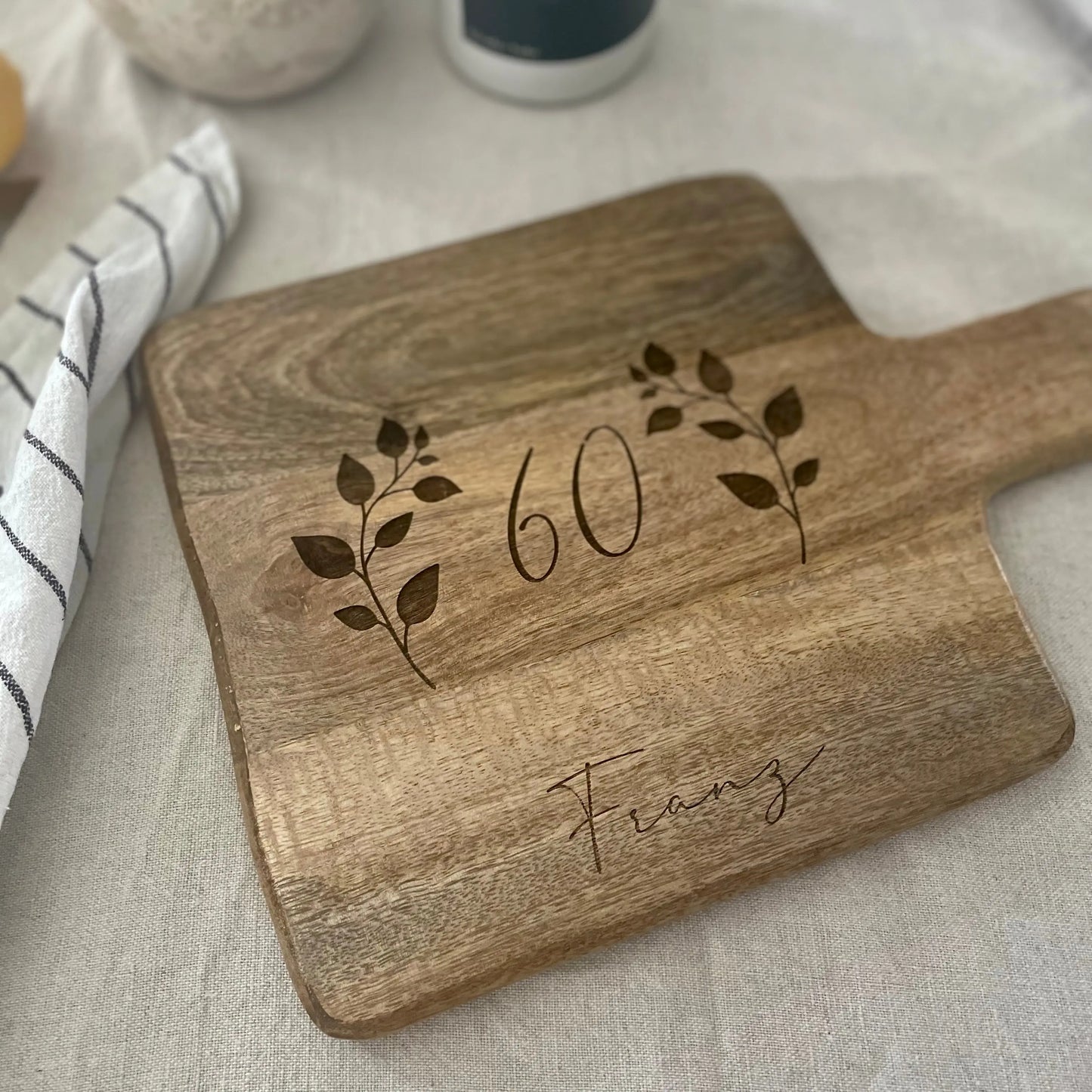 Schneidebrett runder Geburtstag personalisiert mit Wunschgravur / Wunschname Schön Manufaktur