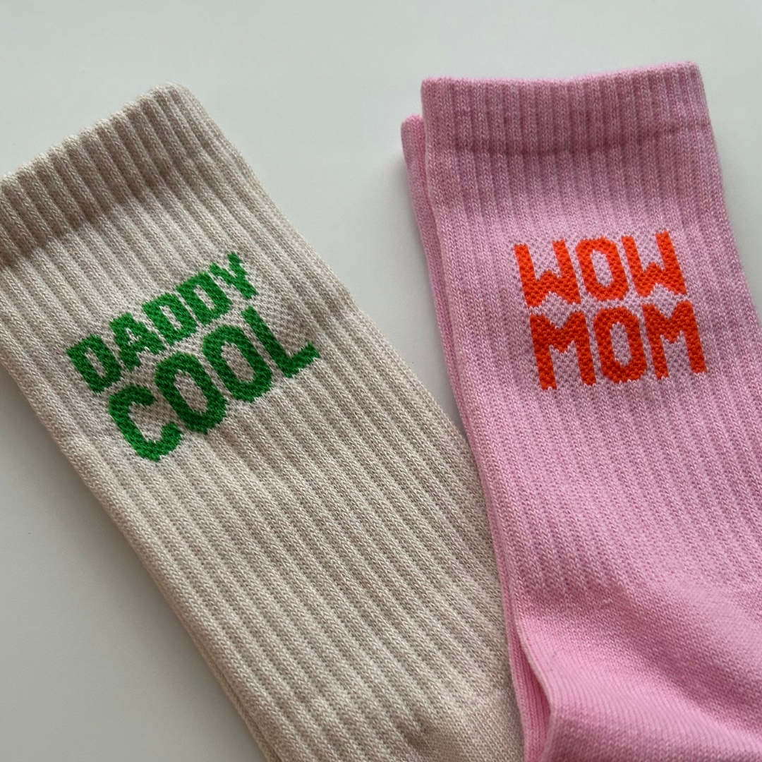 Socken „WOW MOM“ & „Daddy Cool“ – einzeln oder als Set