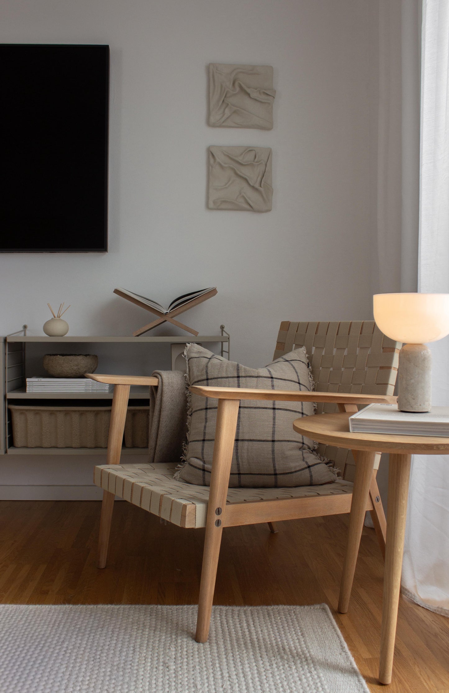 Handgefertigter Buchständer mit Gravur – Das perfekte Geschenk für Familie & Freunde