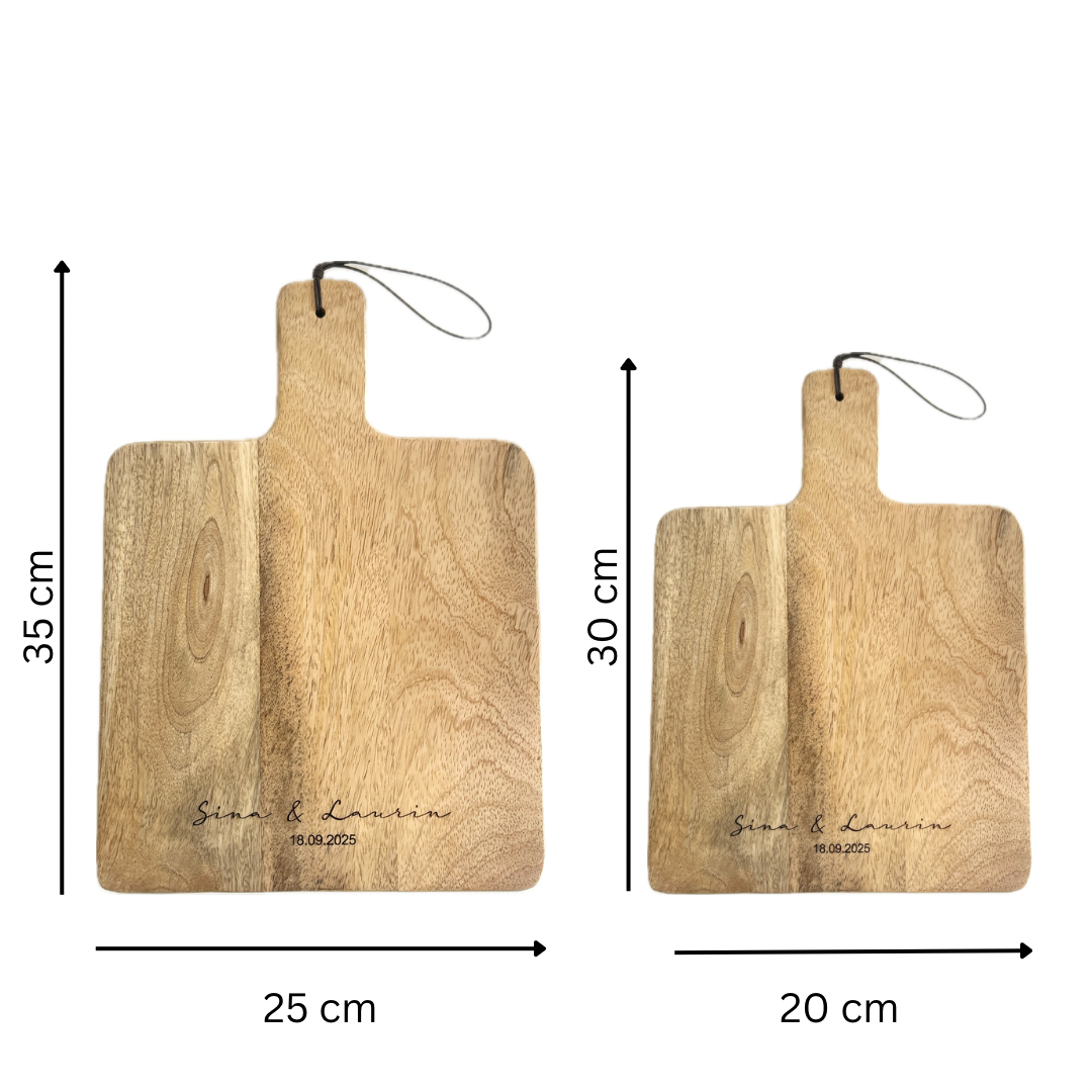 Einzugsgeschenk personalisiert: Schneidebrett aus Holz mit individueller Gravur