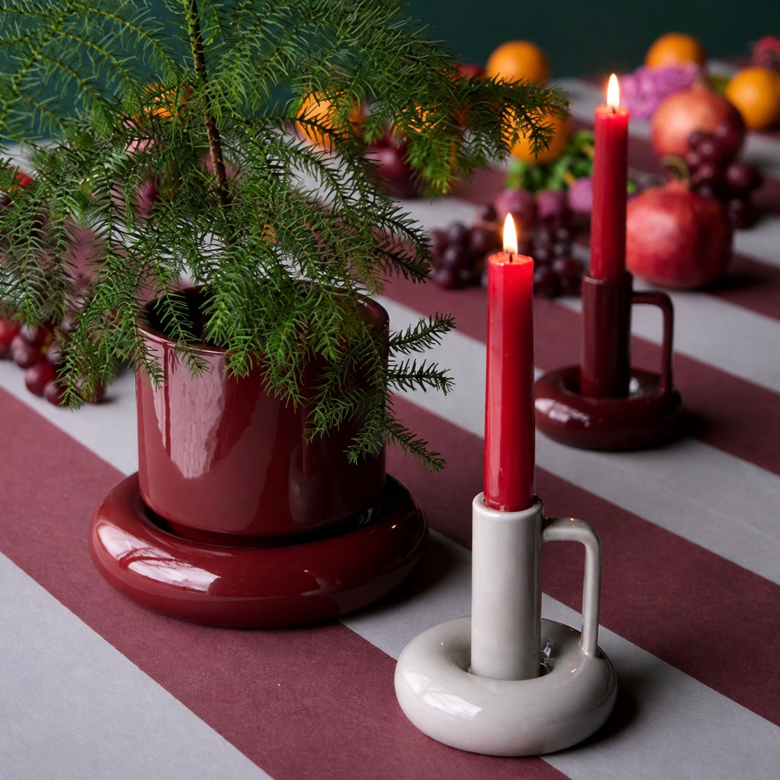 Design-Pflanzgefäß „Bordeaux“ – glänzende Keramik mit Statement-Sockel