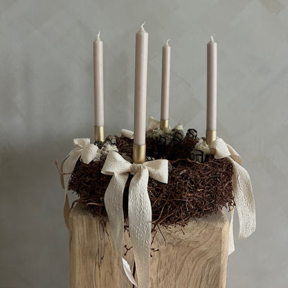 Natürlicher Adventskranz aus Weinrebe, Islandmoos & Zapfen – stilvolle Weihnachtsdeko im modernen Look