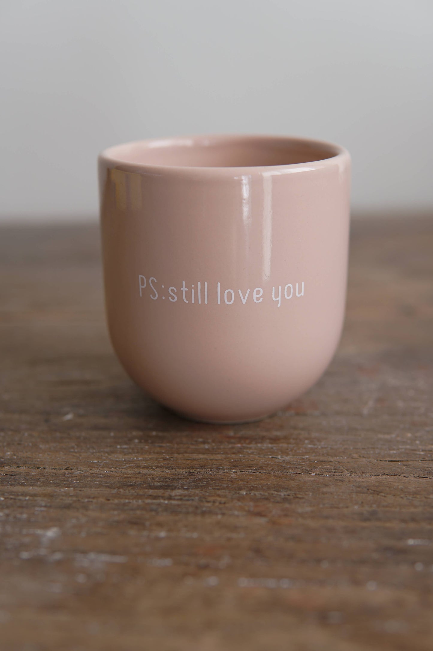 Keramiktasse „PS: Still Love You“ – Valentinstagsgeschenk mit Herz