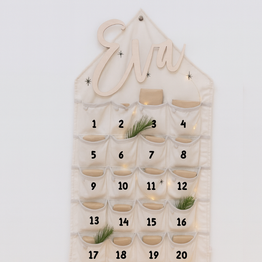 Personalisierter Stoff-Adventskalender mit Holz-Namensschriftzug