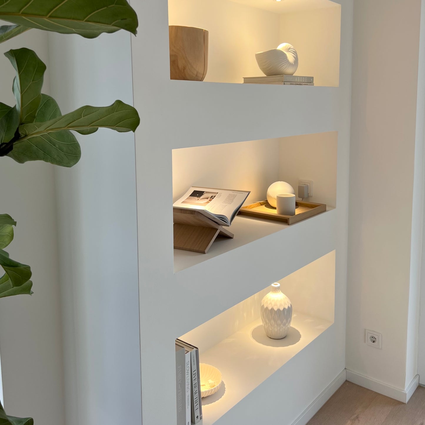 Handgefertigter Buchständer mit Gravur – Das perfekte Geschenk für Familie & Freunde