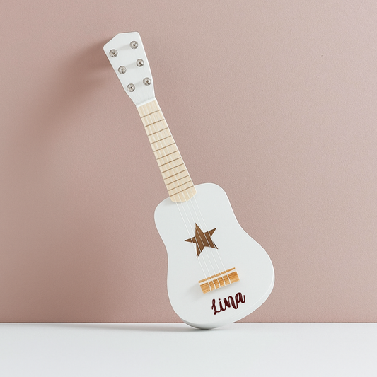 Personalisierte Holz-Kinder-Gitarre in Weiß – mit Stern-Schallloch