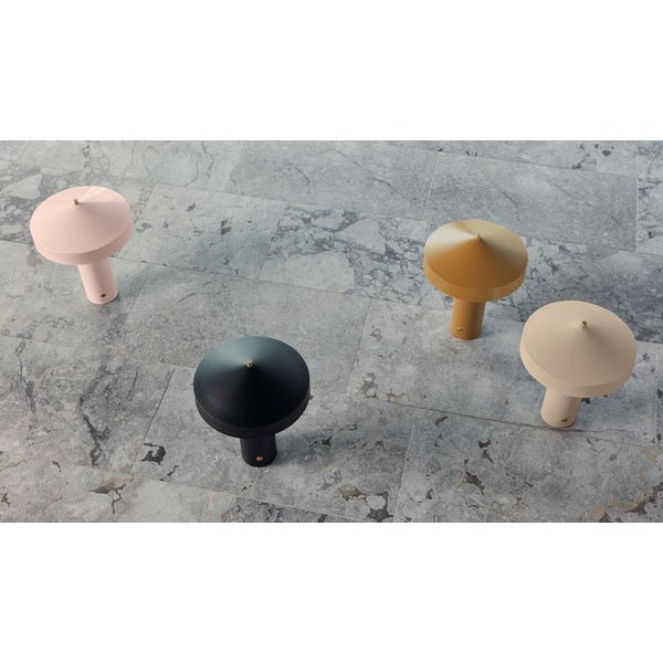 Hatto Tischlampe – skandinavische Design-Lampe von OYOY