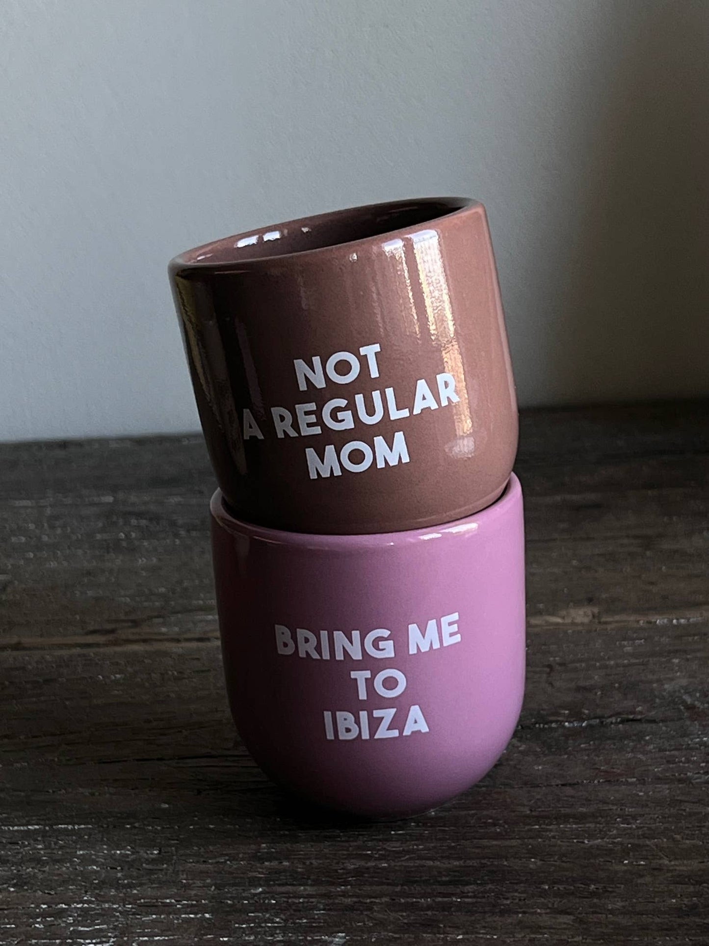 Sisi Tasse „Not a Regular Mom“ – handgefertigte Keramiktasse