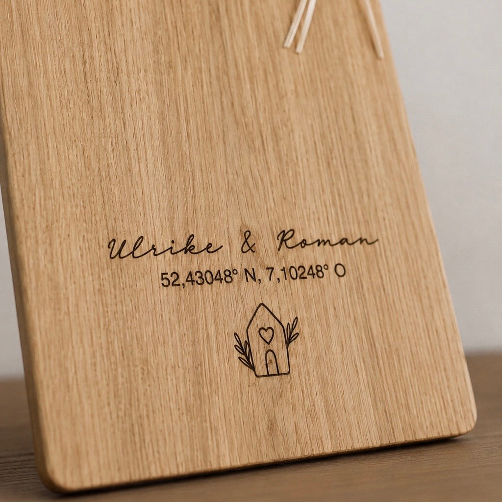 Personalisiertes Eichen-Schneidebrett mit Haus & Herz – Einzugsgeschenk