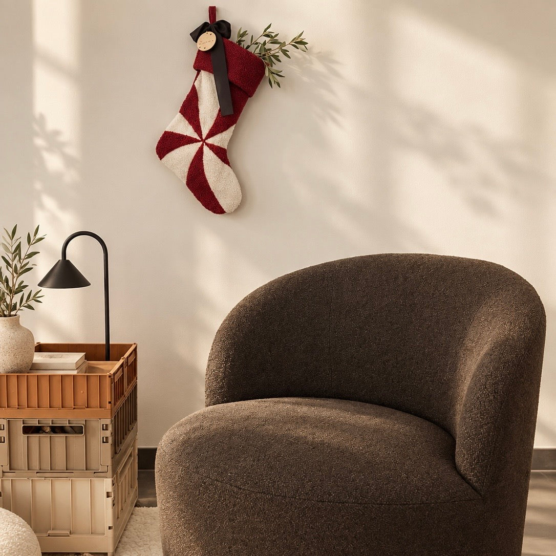 Personalisierter Weihnachtsstrumpf mit Namen & Holzanhänger – Rot/Creme