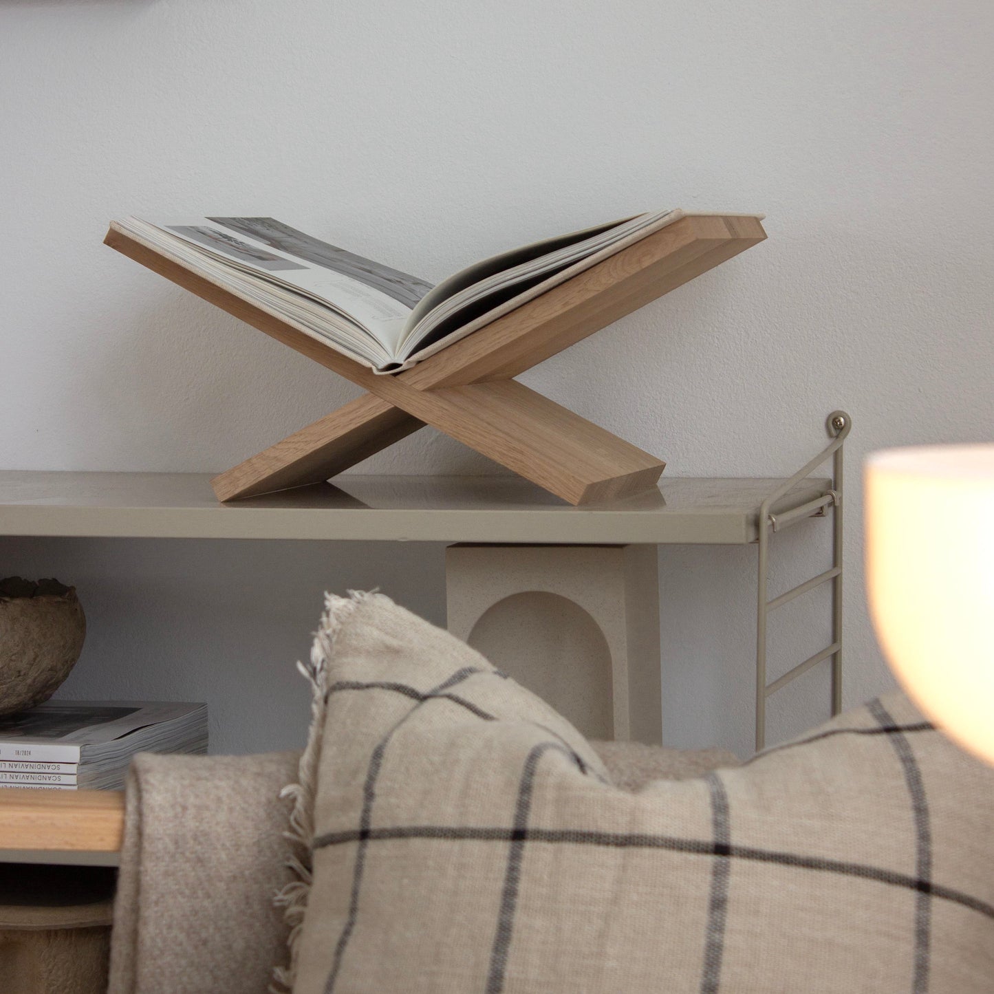 Personalisierter Buchaufsteller aus Eichenholz mit Gravur
