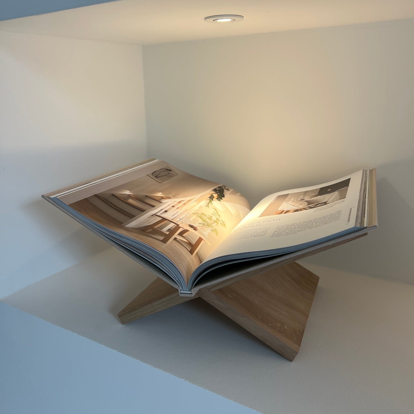 Handgefertigter Buchständer mit Gravur – Das perfekte Geschenk für Familie & Freunde