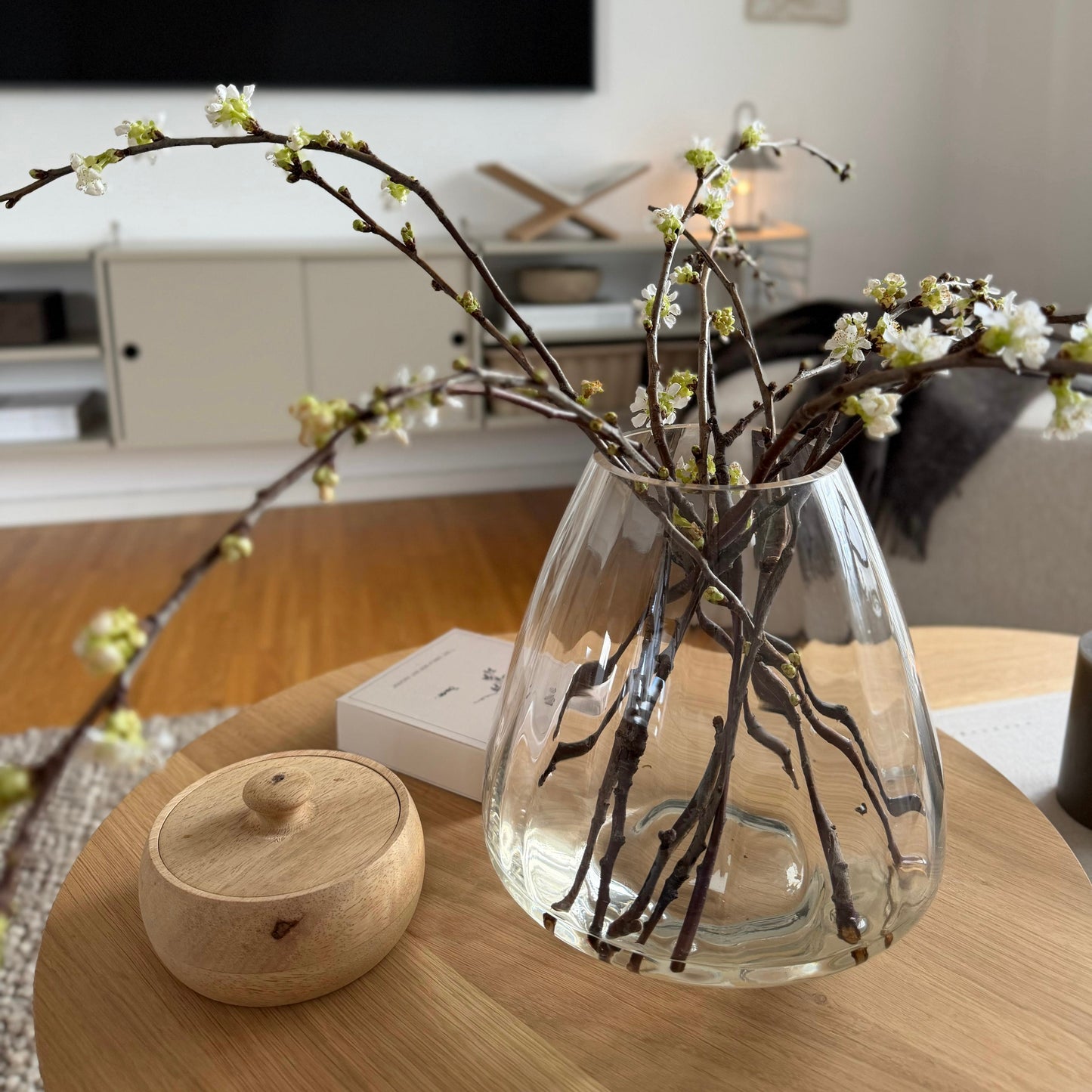 Gerillte Glasvase „Nordic Flow“ – minimalistische Vase aus klarem Glas