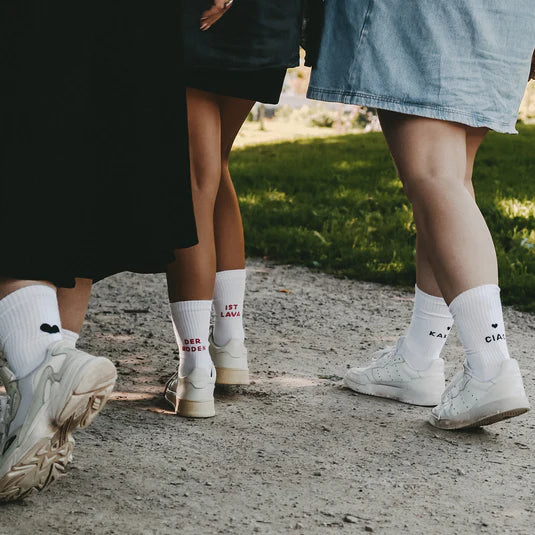 Eulenschnitt Socken „Der Boden ist Lava „