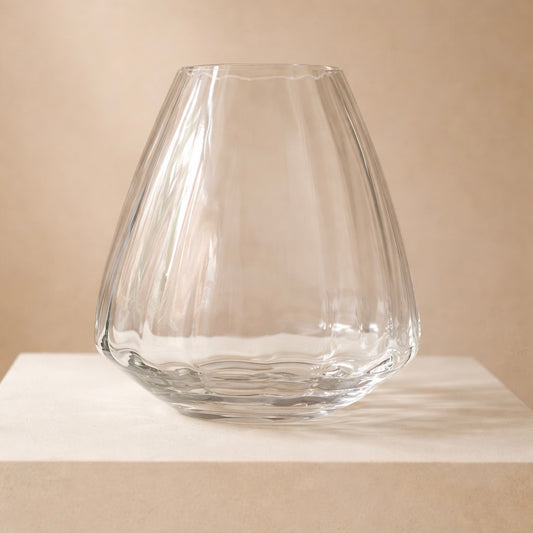 Gerillte Glasvase „Nordic Flow“ – minimalistische Vase aus klarem Glas