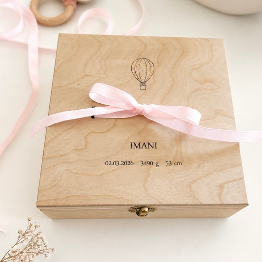 Erinnerungsbox zur Geburt personalisiert mit Heißluftballon – Baby Geschenkbox mit Karte & Platz für Fotos, Andenken & erstes Jahr