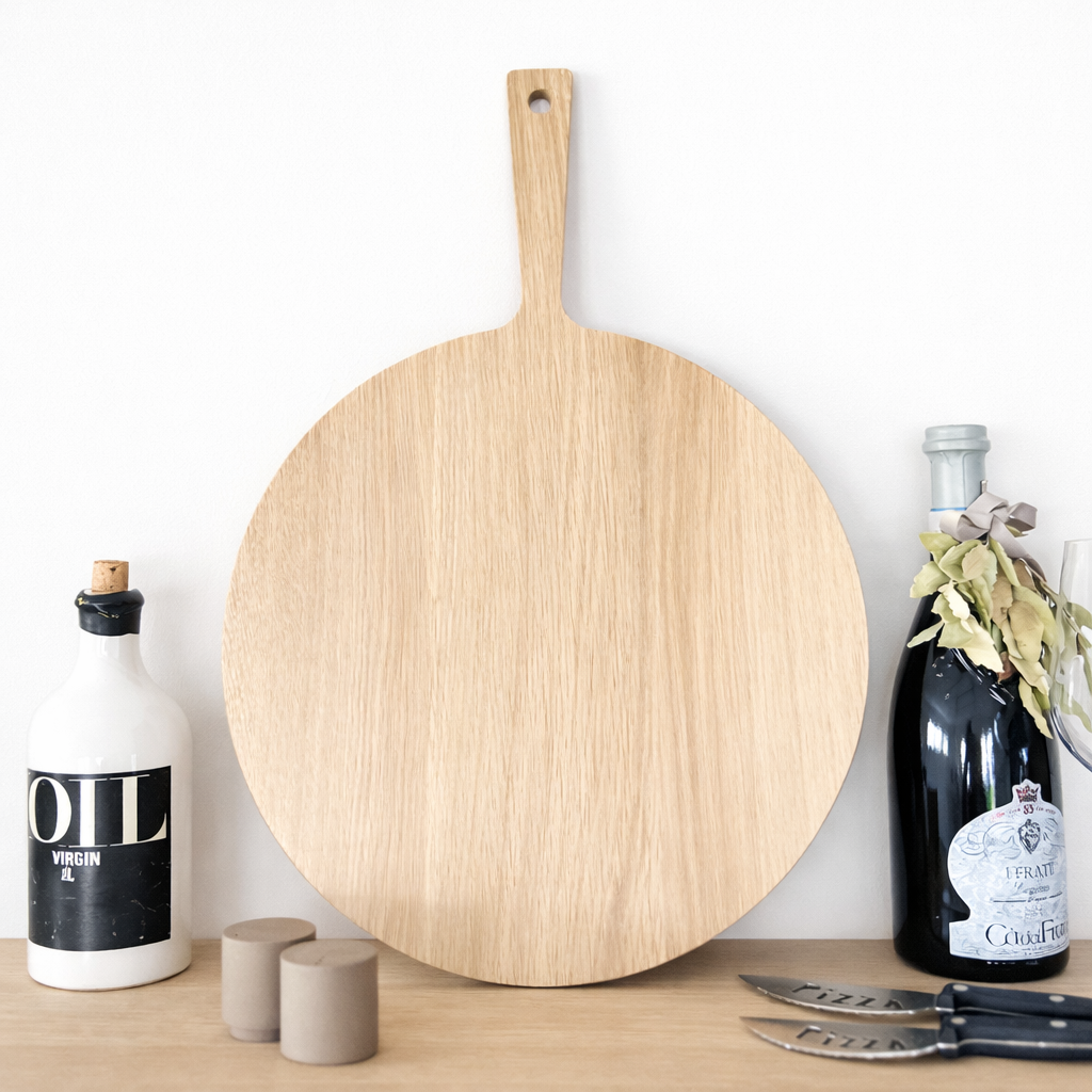 Premium Pizzabrett aus massiver Eiche mit Griff – handgefertigt