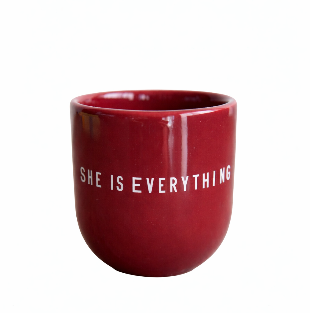 Keramiktasse „She is everything“ als Valentinstagsgeschenk für Frauen