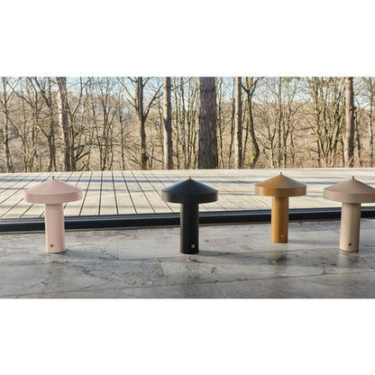 Hatto Tischlampe – skandinavische Design-Lampe von OYOY