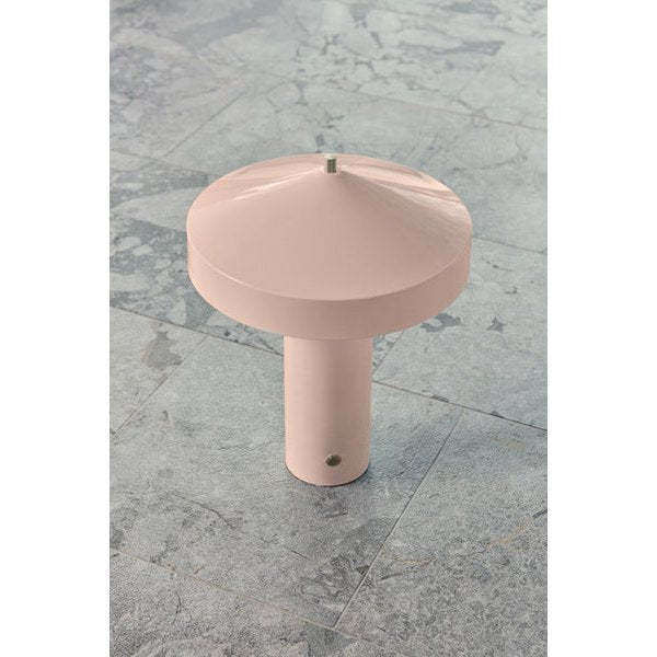 Hatto Tischlampe – skandinavische Design-Lampe von OYOY