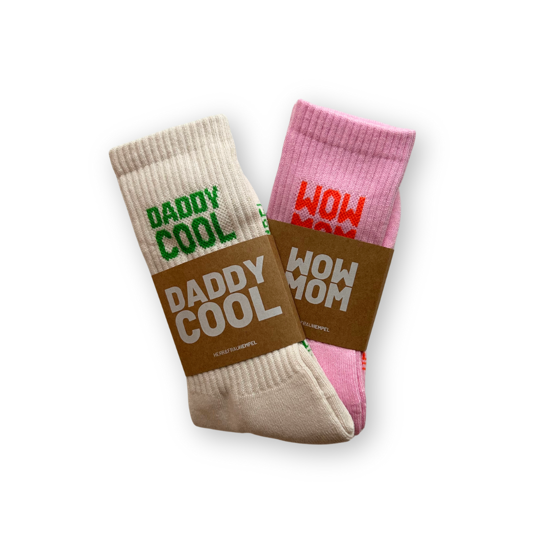 Socken „WOW MOM“ & „Daddy Cool“ – einzeln oder als Set