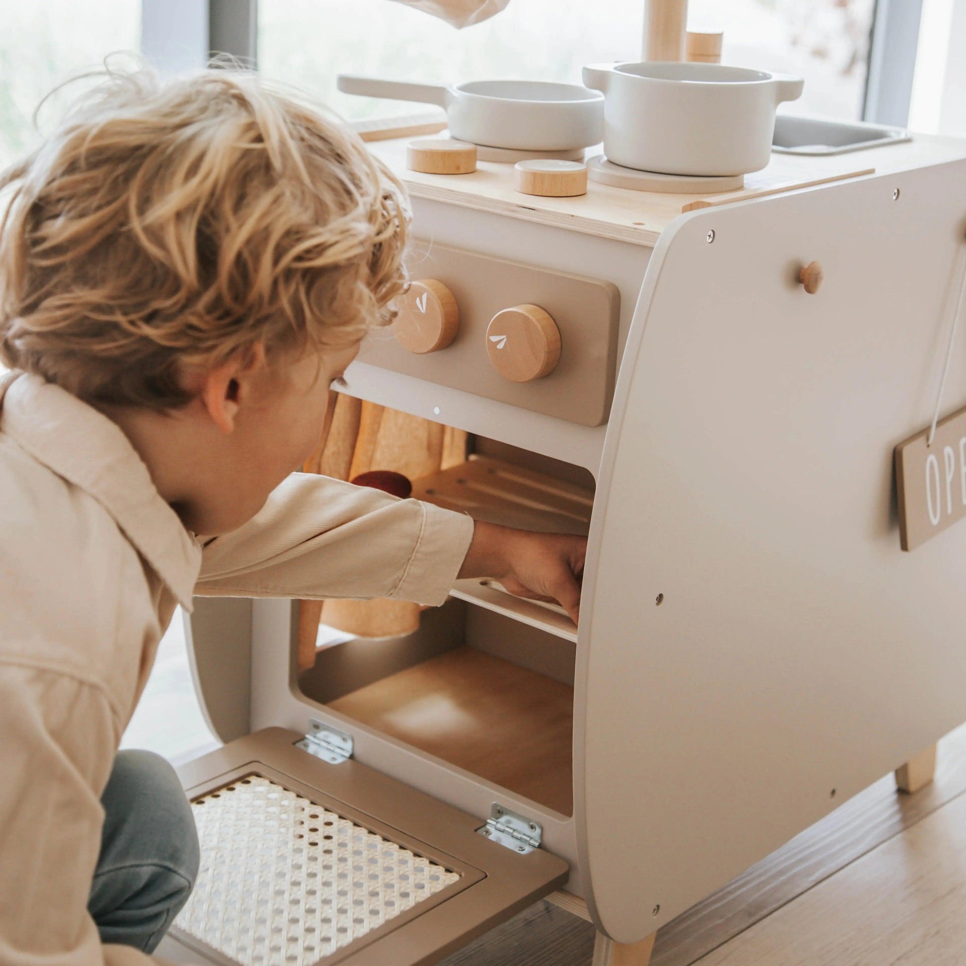 Kinderküche 'Bistro' aus Holz beige ab 3 Jahren - Label Label Schön Manufaktur