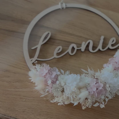 Personalisierter Holzkranz mit Namen – liebevolles Geschenk zur Geburt oder Dekoration fürs Kinderzimmer